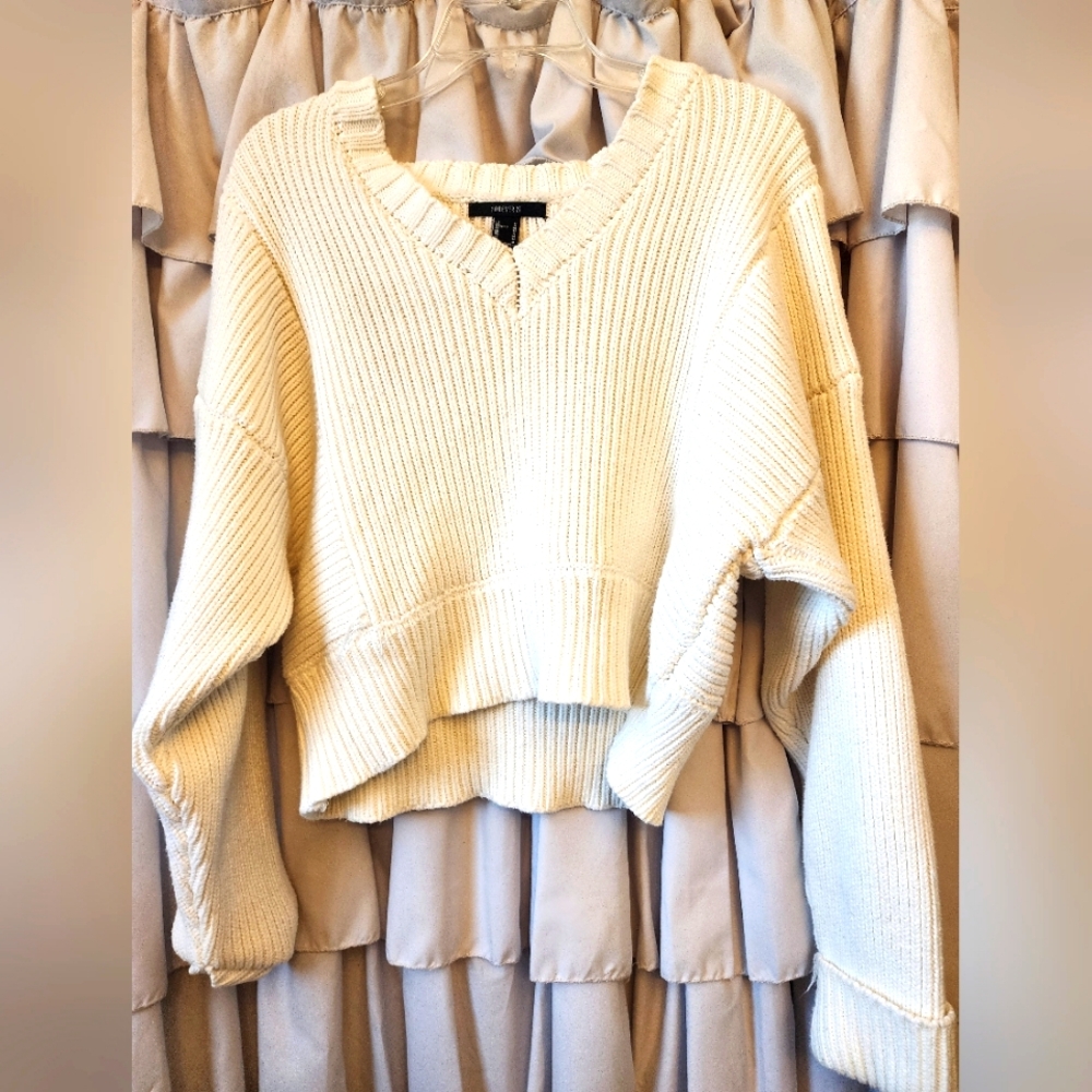 Women's Forever 21 Medium Size Ivory Color Cropped High Low Sweater